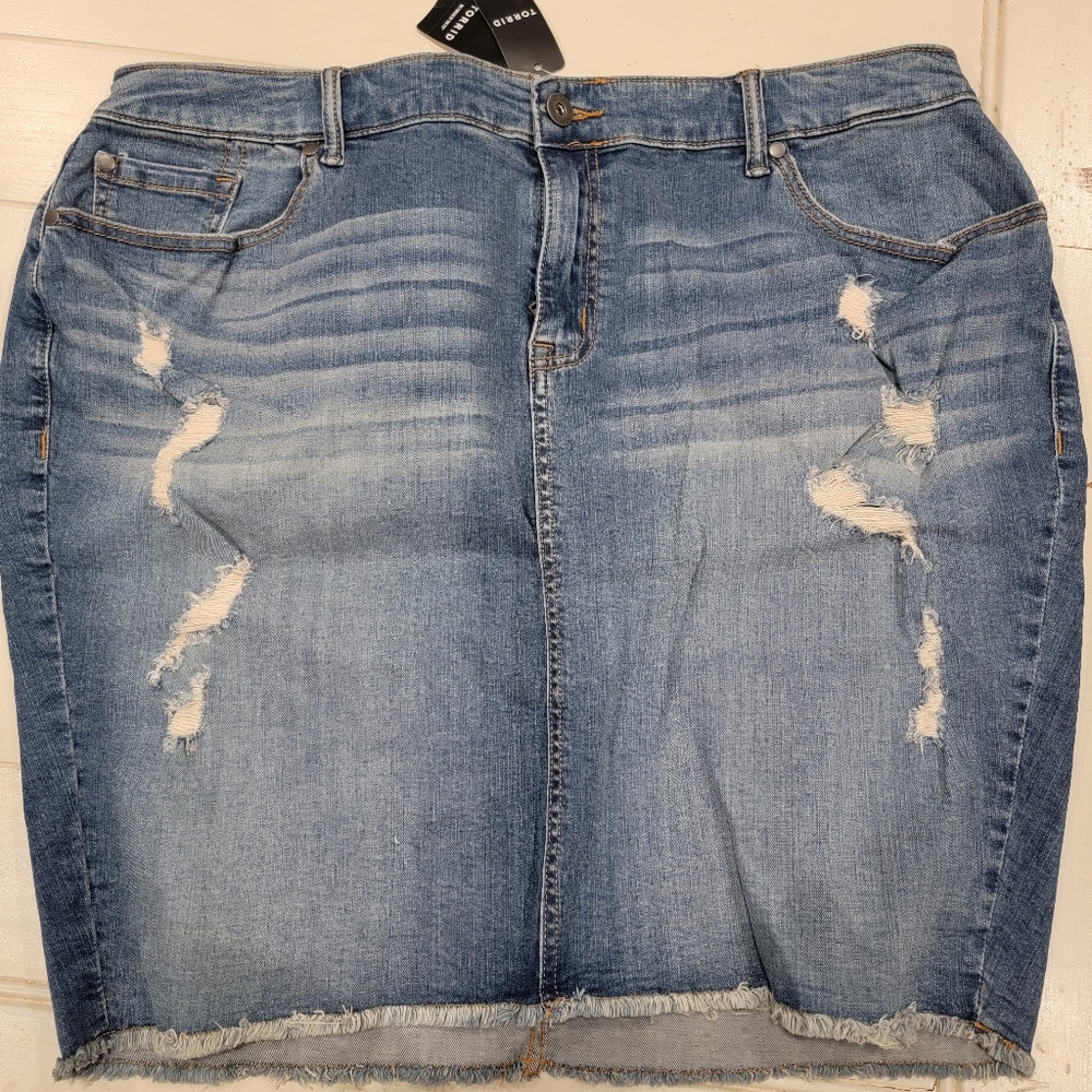 TORRID size 26 distressed denim skirt